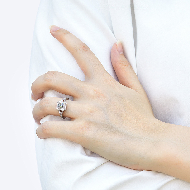 Hot selling fashion 100% S925  - Moissanite Engagement Ring 1 Carat 评论和价格