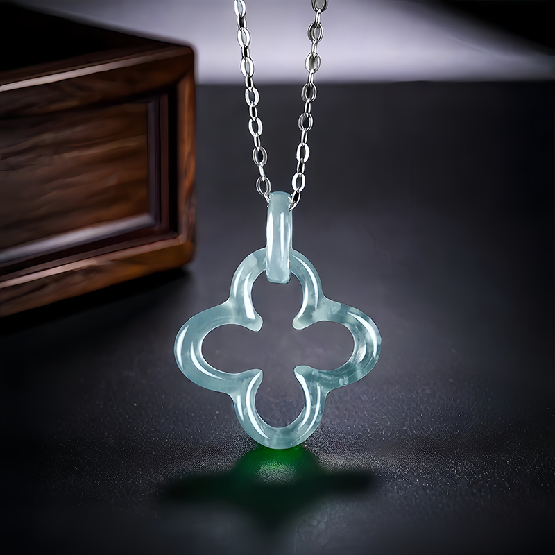 Blue Myanmar Jadeite Four Leaf - Necklaces 评论和价格